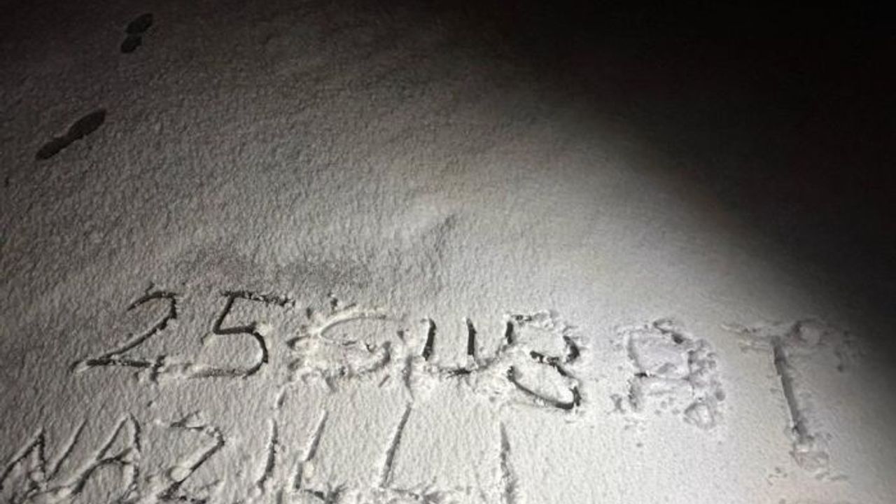 Nazilli'de dağ köyleri beyaza büründü