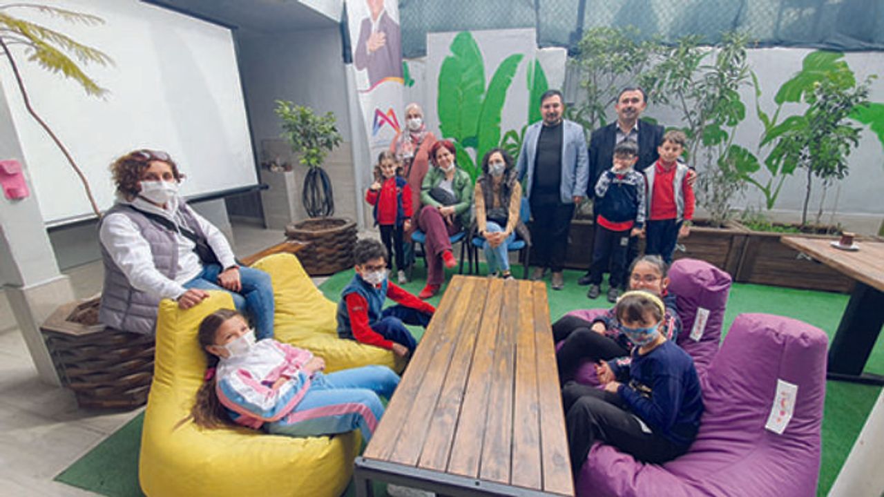 Çocuklar robot tasarlarken, anneleri 3 boyutlu tasarım dersi alıyor