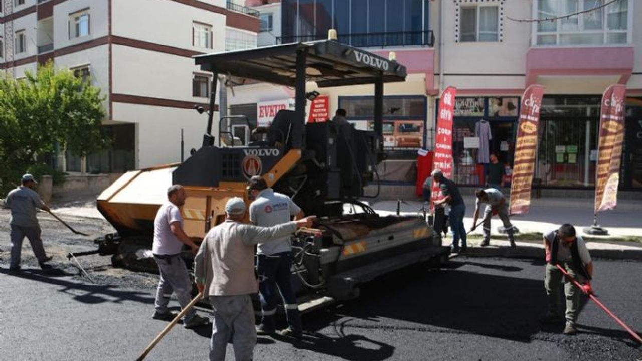 Sincan'da sıcak asfalt çalışması devam ediyor