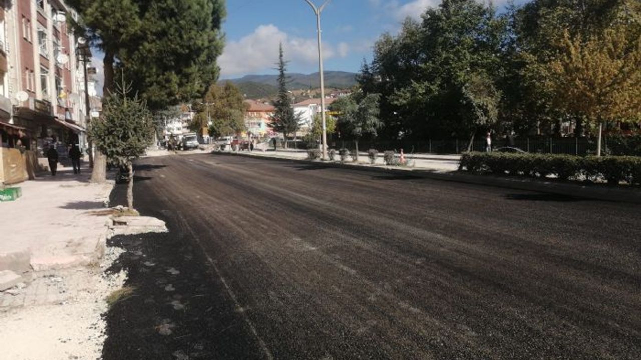 Niksar Belediyesi'nde asfalt çalışmaları devam ediyor