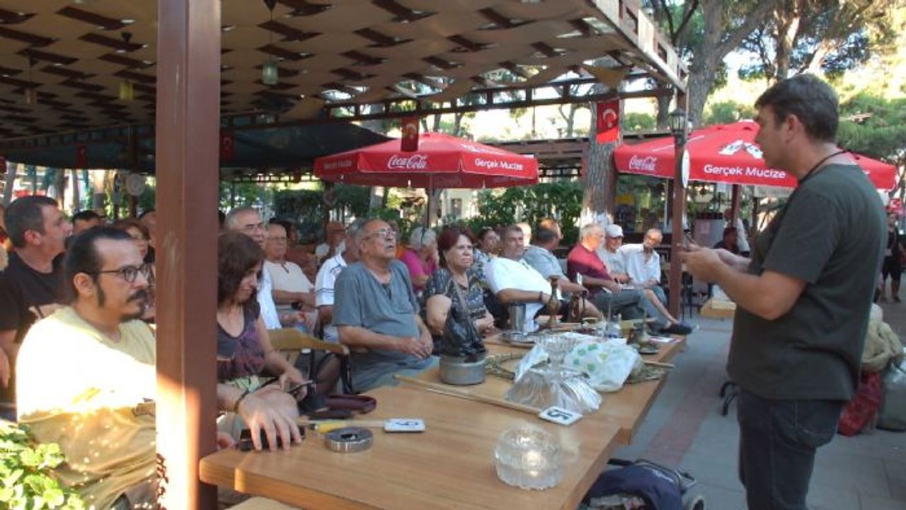 Balıkesir'de çay bahçesindeki antika mezadı ilgi gördü