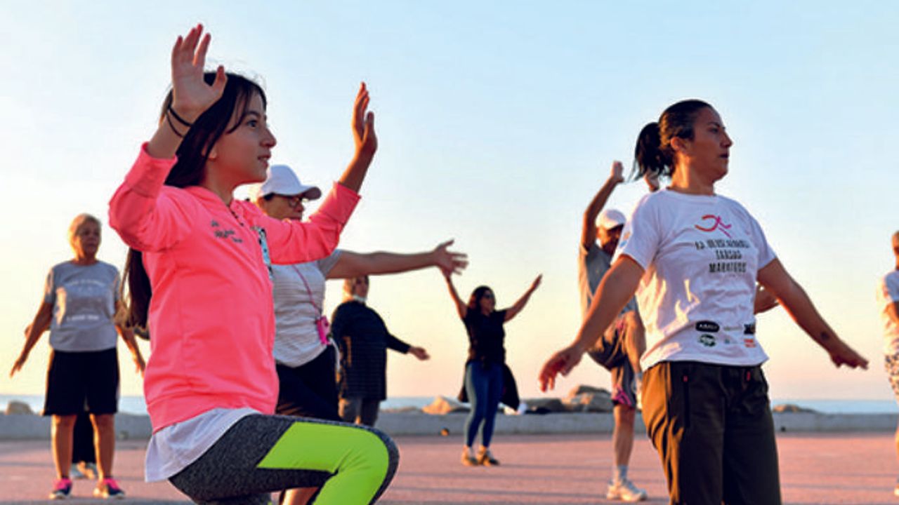 Mersinliler güneşin doğumunu sporla karşılıyor