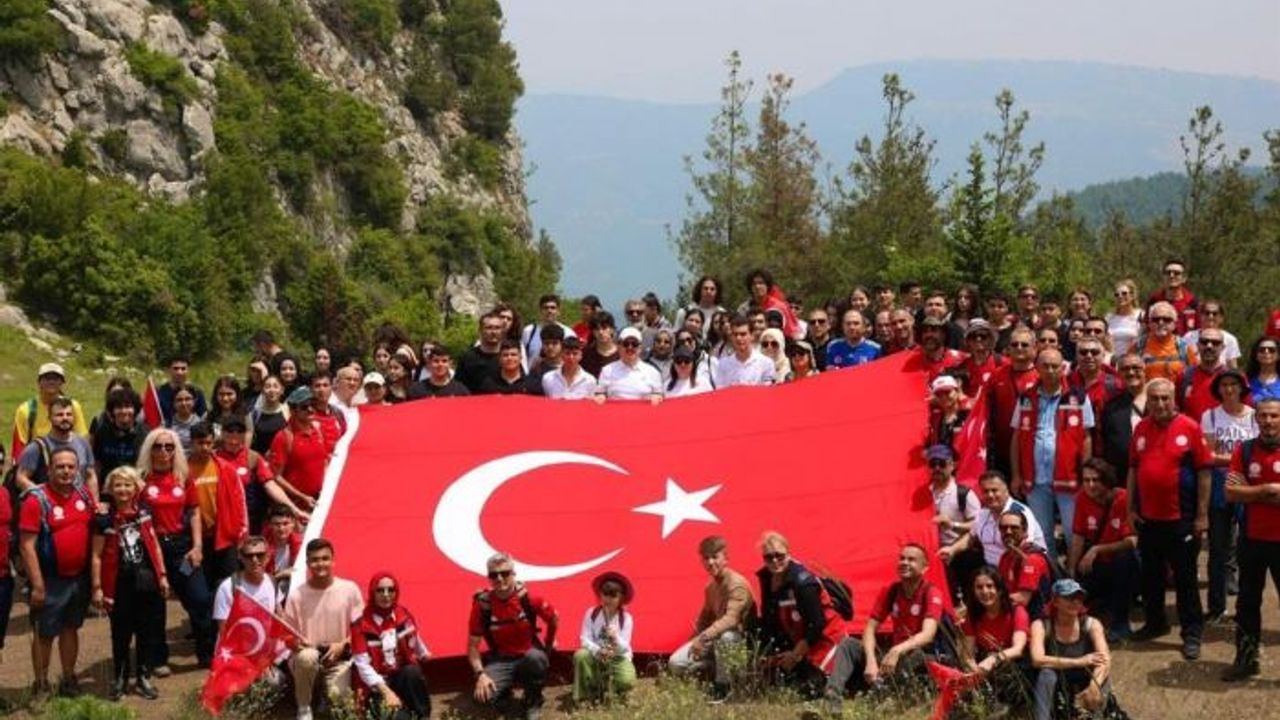 Vali Pehlivan, 19 Mayıs yürüyüşüne katıldı