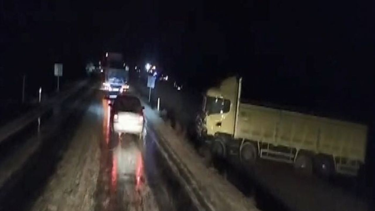 Ankara'da 4 tır ve 1 otomobilin karıştığı zincirleme kaza