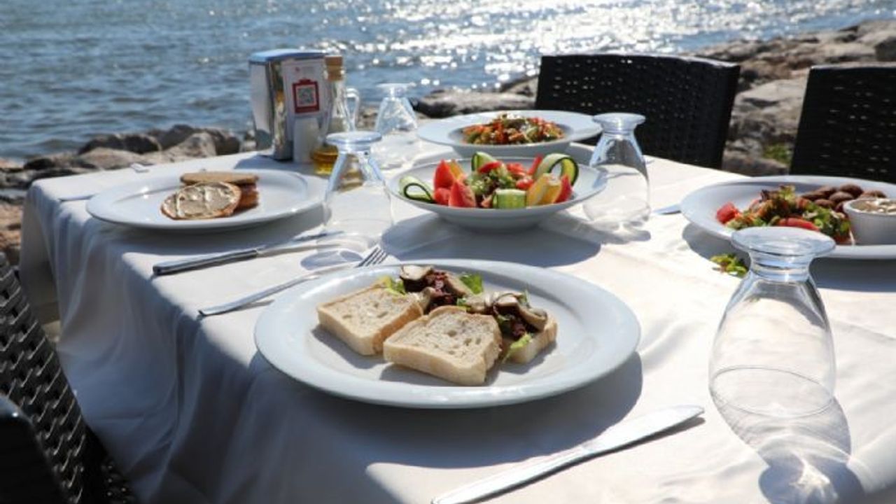 Bayraklı'da glütensiz ve vegan ürünlere ilgi