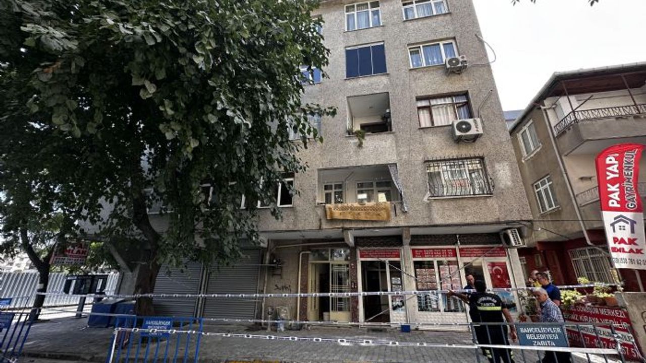 Bir binanın kolonu patladı