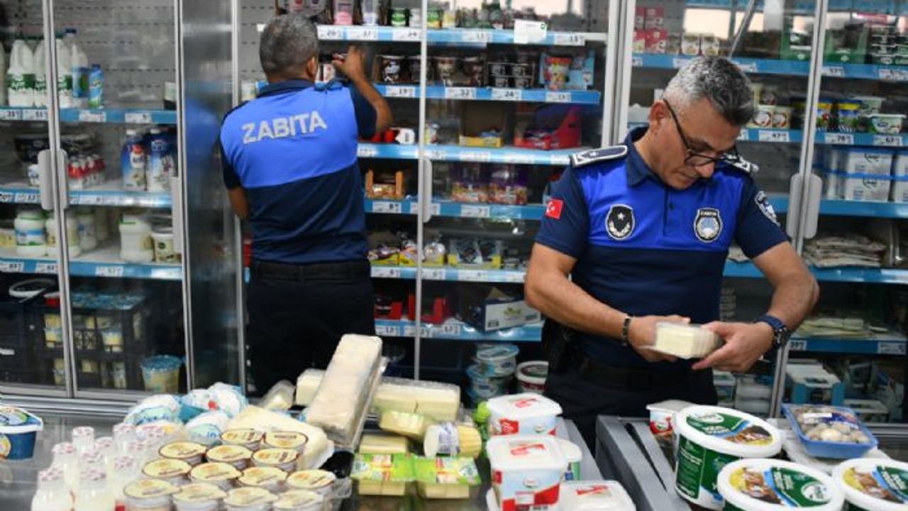 Zabıta ekipleri tarihi geçmiş ürünleri toplayarak imha etti