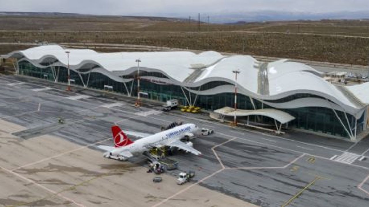 Bu havalimanında Ekimde 36 bin 321 ağırlandı