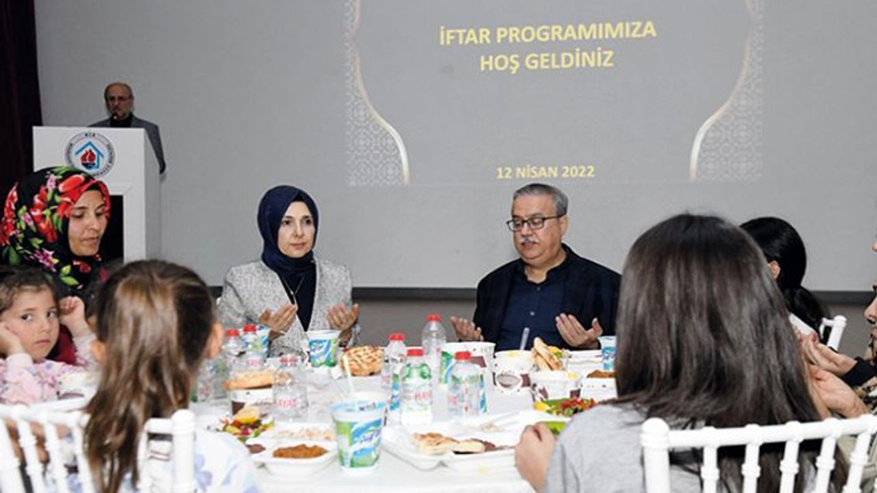 Vali Su, vatandaşlarla iftar sofrasında buluştu