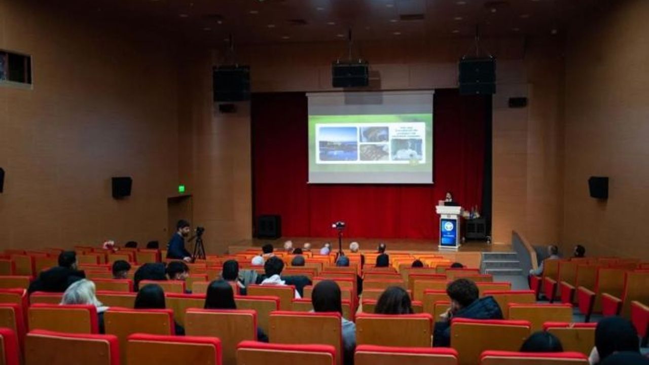 "Bir Eve Dönüş Hikayesi" konferansı düzenlendi