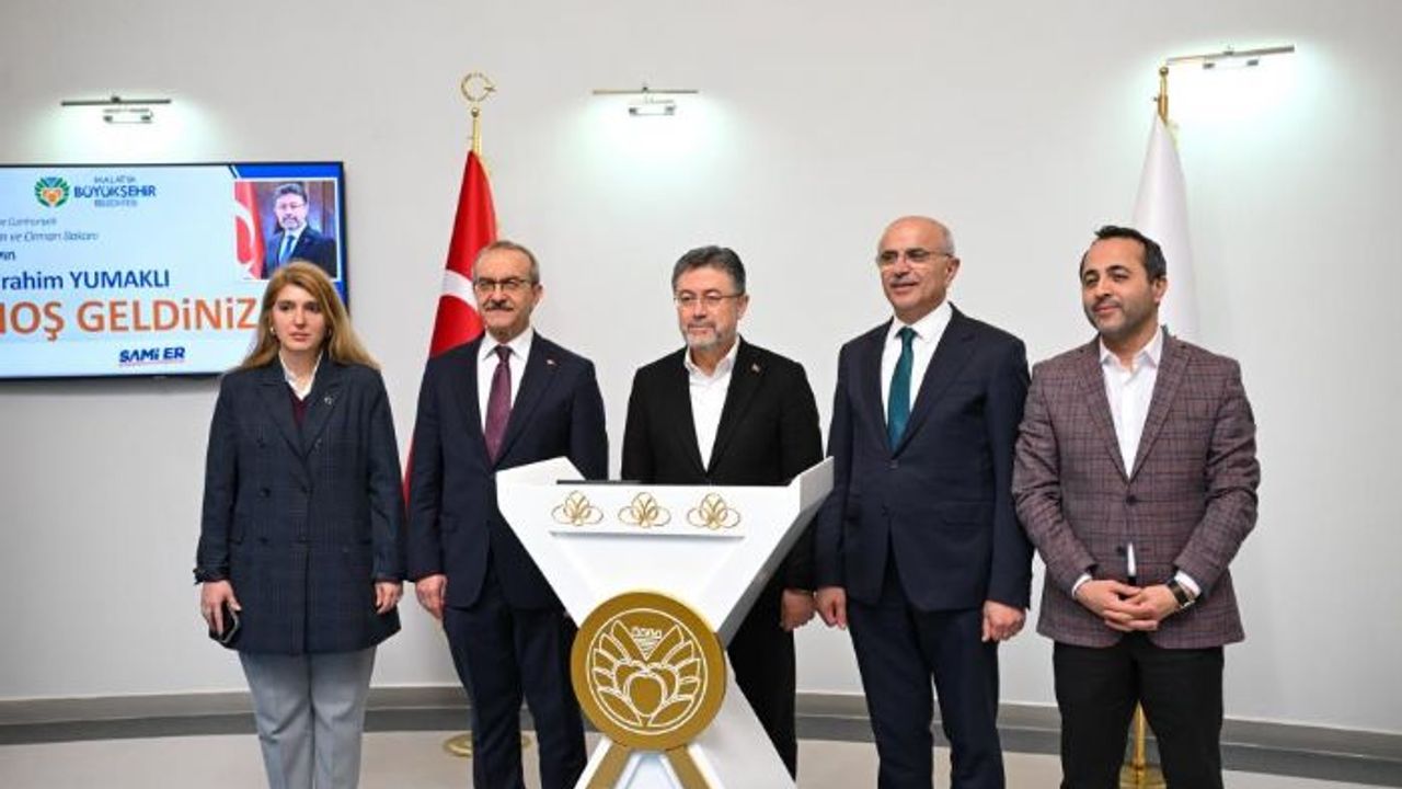 Bakan Yumaklı'dan Malatya Büyükşehir Belediyesi'ne ziyaret
