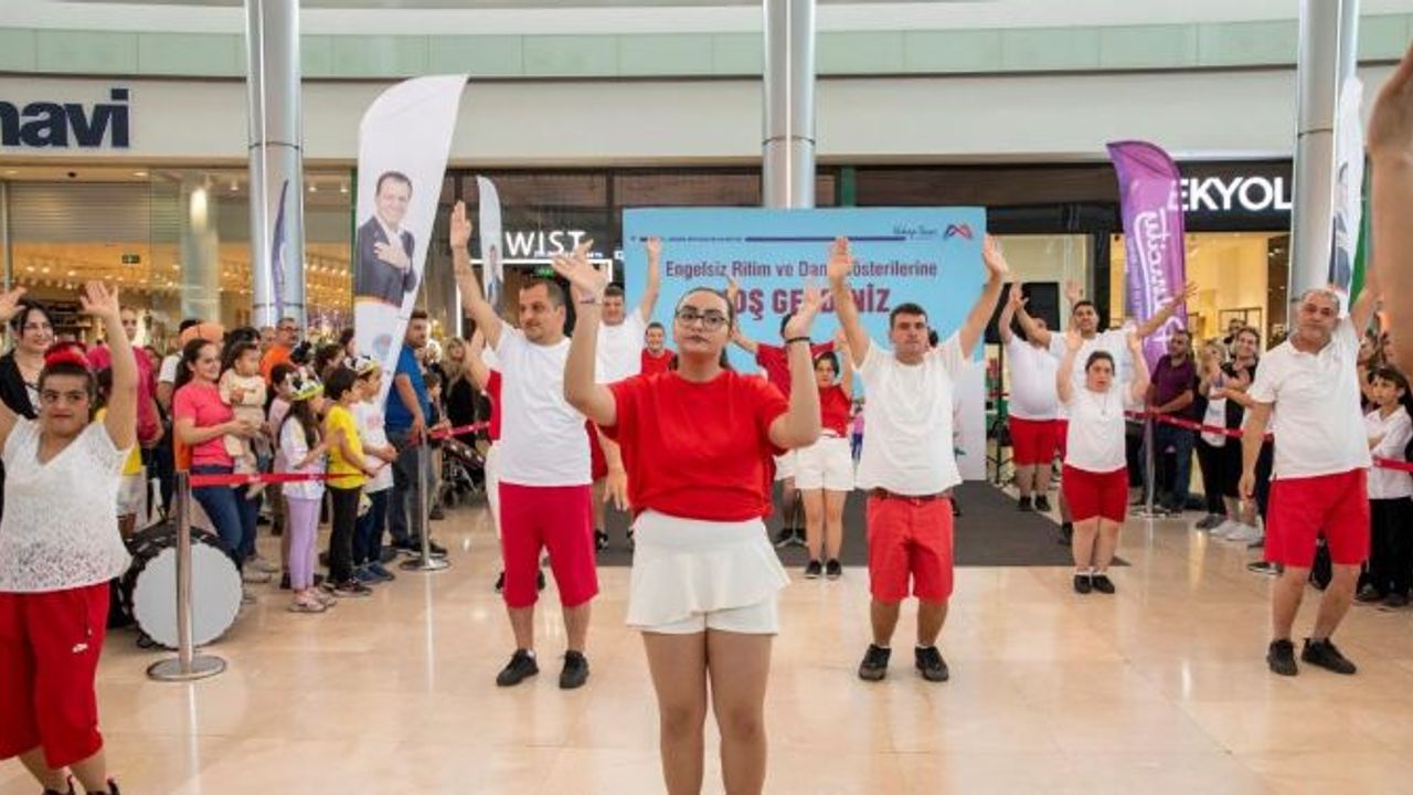 Mersin'de engelliler 'Engelsiz Ritim ve Dans Gösterileri' ile eğlendi