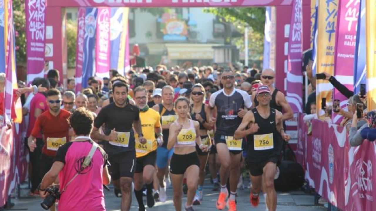 "Kaş Yarımadaton Yarışları" başladı