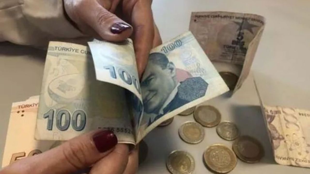 1 Ocak 2024'te yürürlüğe girenler LİSTESİ! Asgari ücret, KDV oranları, harç-pul bedelleri, ehliyet-pasaport ücretleri, ulaşım tarifesi...