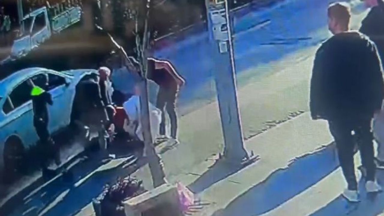 Yola fırlayan genç kız otomobilden kaçamadı