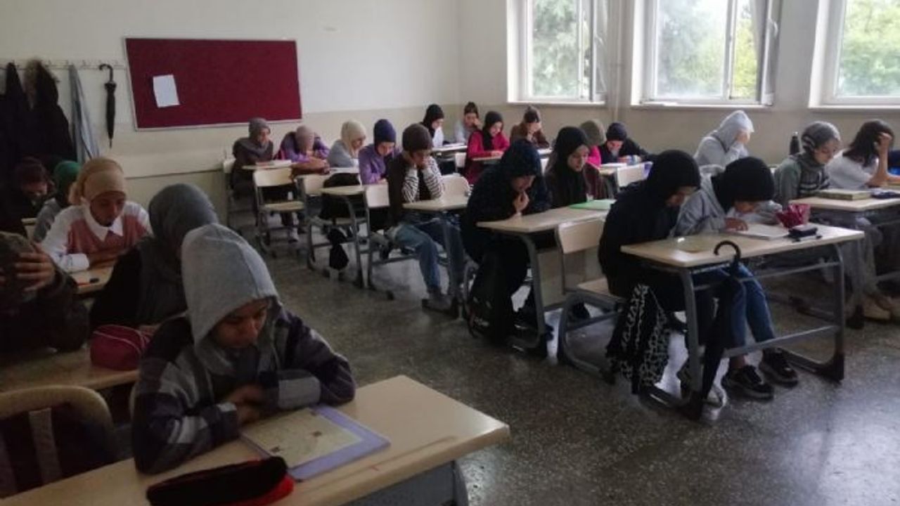 Her Gün Bir Hatim Okuyarak Manevi Değerlerini Güçlendiriyor