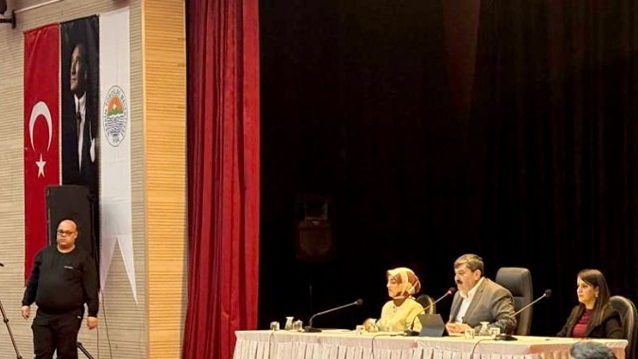 Toroslar Meclisi'nde kayyım tartışması