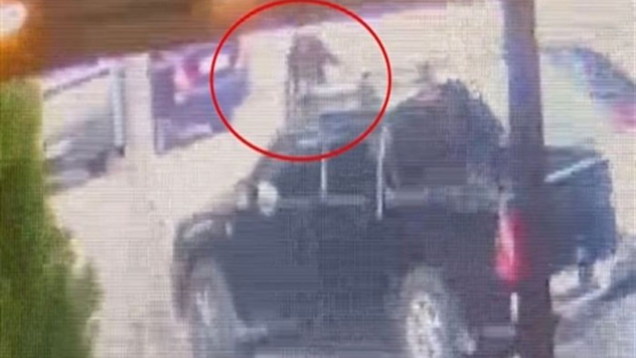 Arkadaşını boğazını keserek öldürüp, şizofren olduğunu iddia eden sanığın akıl sağlığı belirlenecek