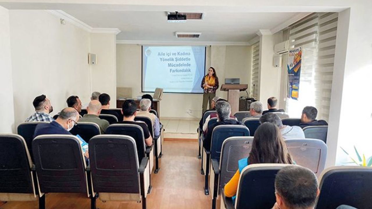 Akdeniz'de kadına yönelik şiddetle mücadele eğitimleri sürüyor