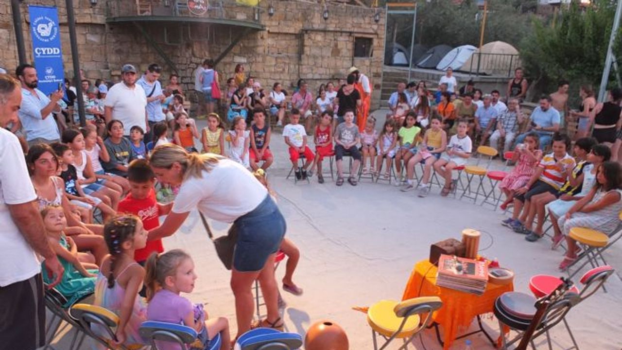 Balıkesir'de çocuklar eğlenceye doydu