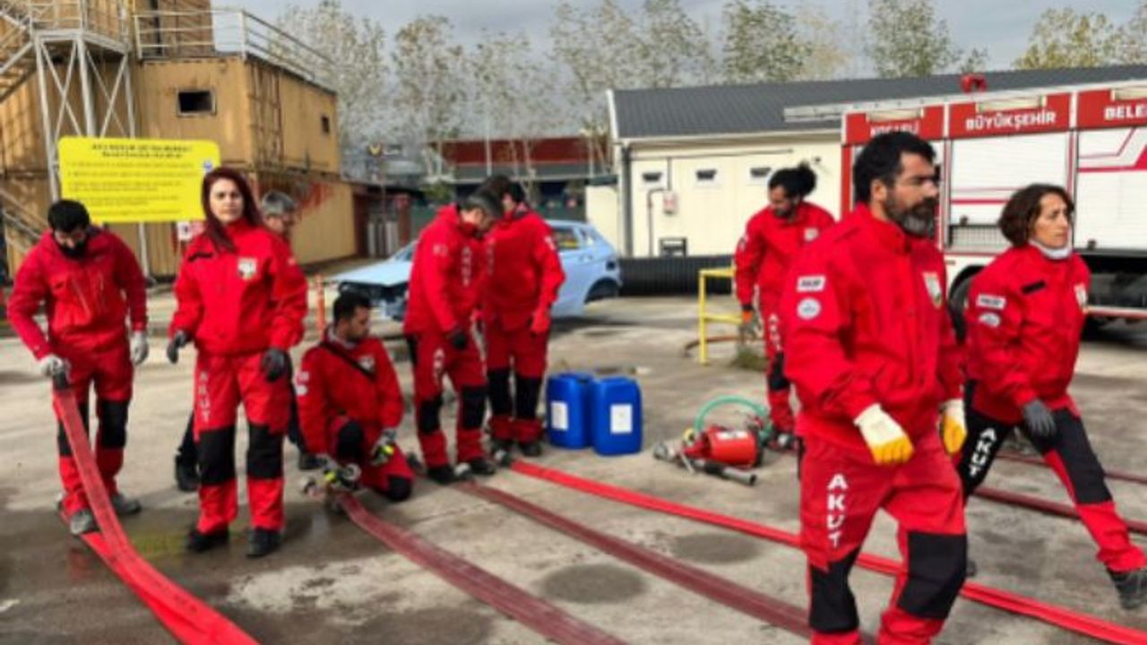 Kocaeli İtfaiyesinden AKUT'a eğitim