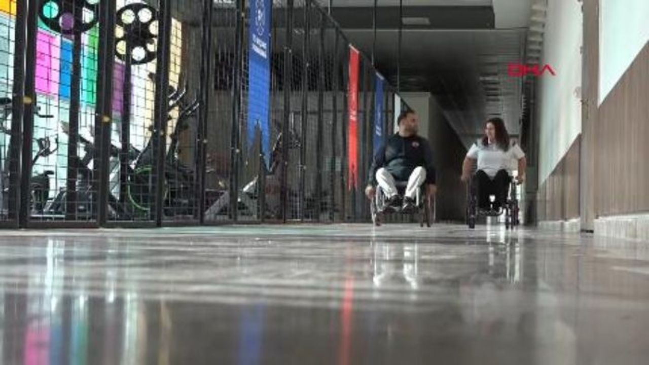 Bedensel engelli milli halterciler, sporda aşkı buldu