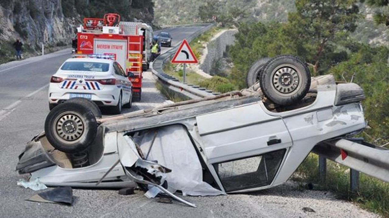 Freni patlayan otomobil bariyere çarpıp takla attı: 1 ölü, 3 yaralı