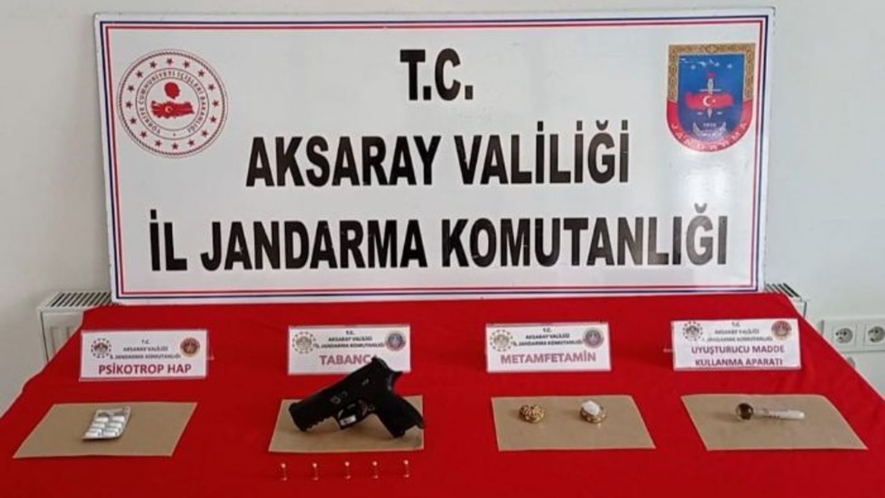 Aldığı uyuşturucuyla arabada sızan sürücü jandarmaya yakalandı