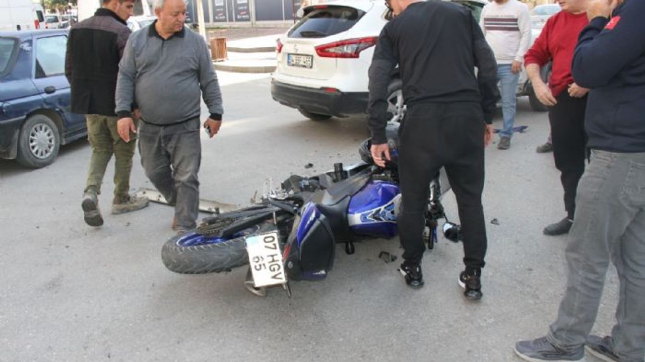 Motosiklet sürücüsü kazayı hafif sıyrıklarla atlattı.