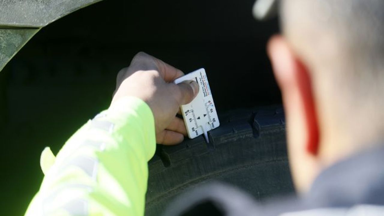 Yollarda kış lastiği denetimi yapılıyor