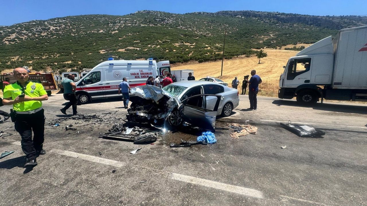 Isparta’da Trafik Kazası: 1 Kişi Hayatını Kaybetti, 9 Yaralı