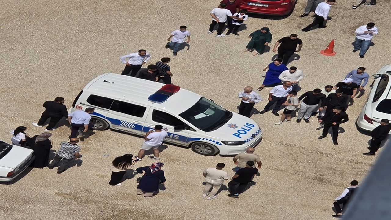 Alkollü Şüpheli Polis Aracını Parçaladı