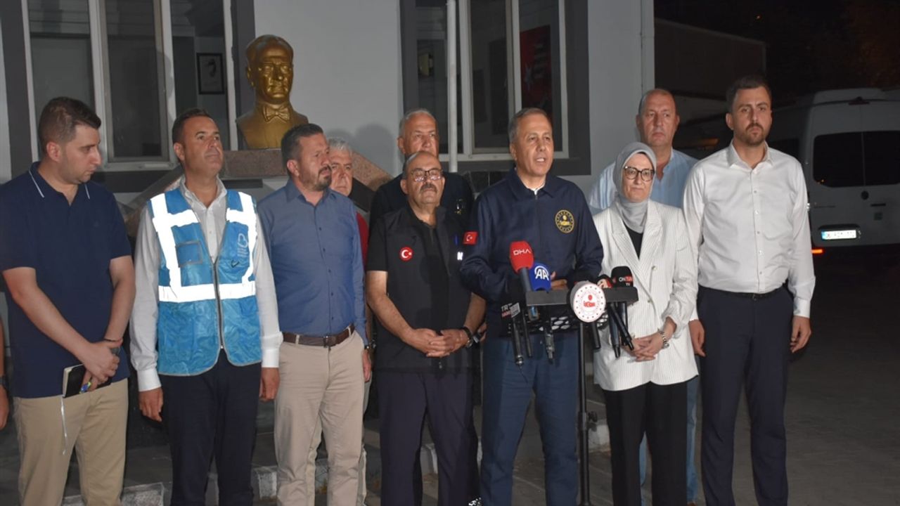 Bakan Yerlikaya: "Kırsalda 16 Bina Yıkık"