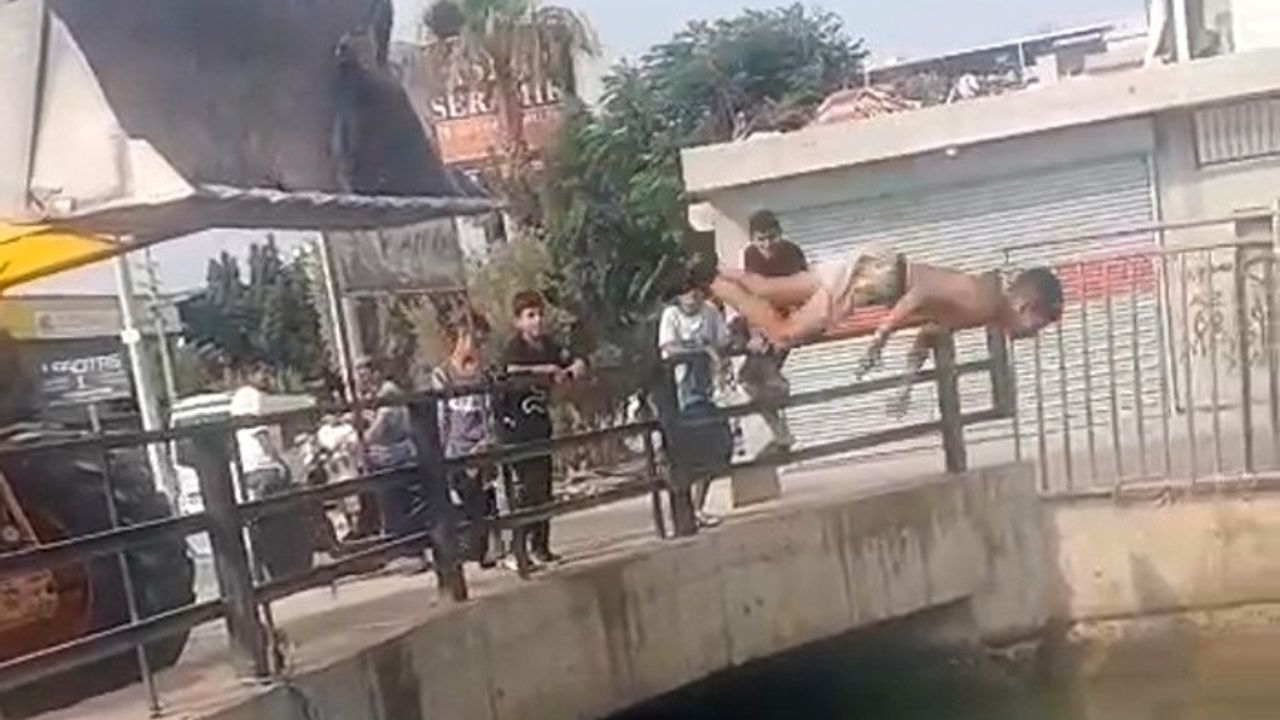 Çocuklar İş Makinesinden Sulama Kanalına Atladı