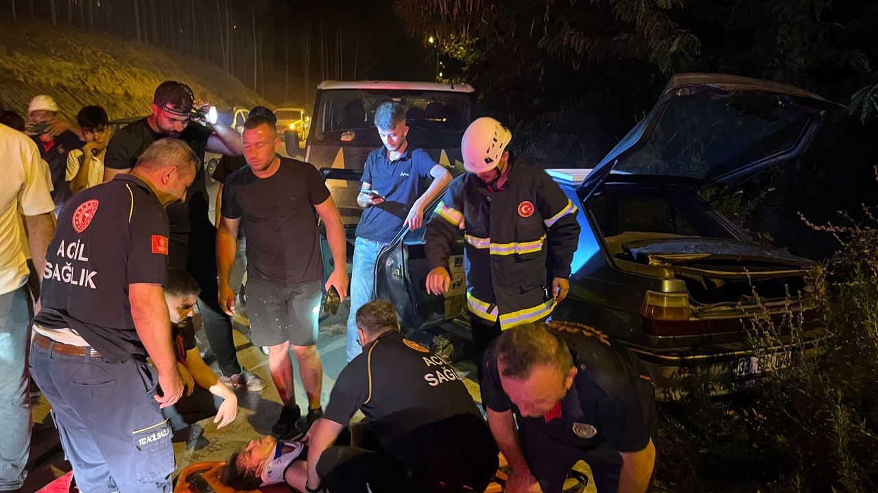 Osmaniye Kadirli'de Minibüs ile Otomobil Çarpıştı: 4 Yaralı