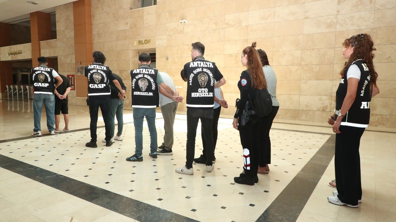 Antalya'da 6 Milyon TL'lik Fidye Operasyonu: 6 Kişi Tutuklandı
