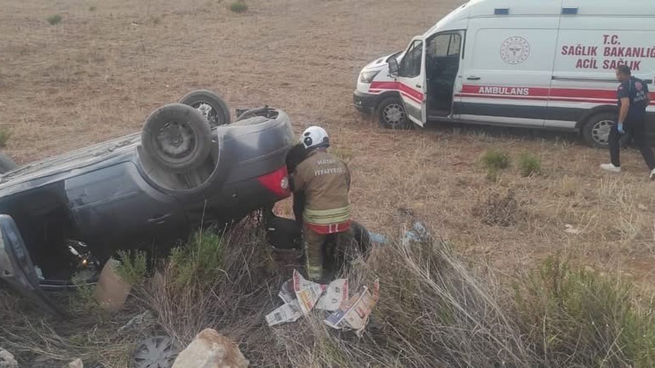 Hatay İskenderun’da takla atan araçta 2 kişi yaralandı