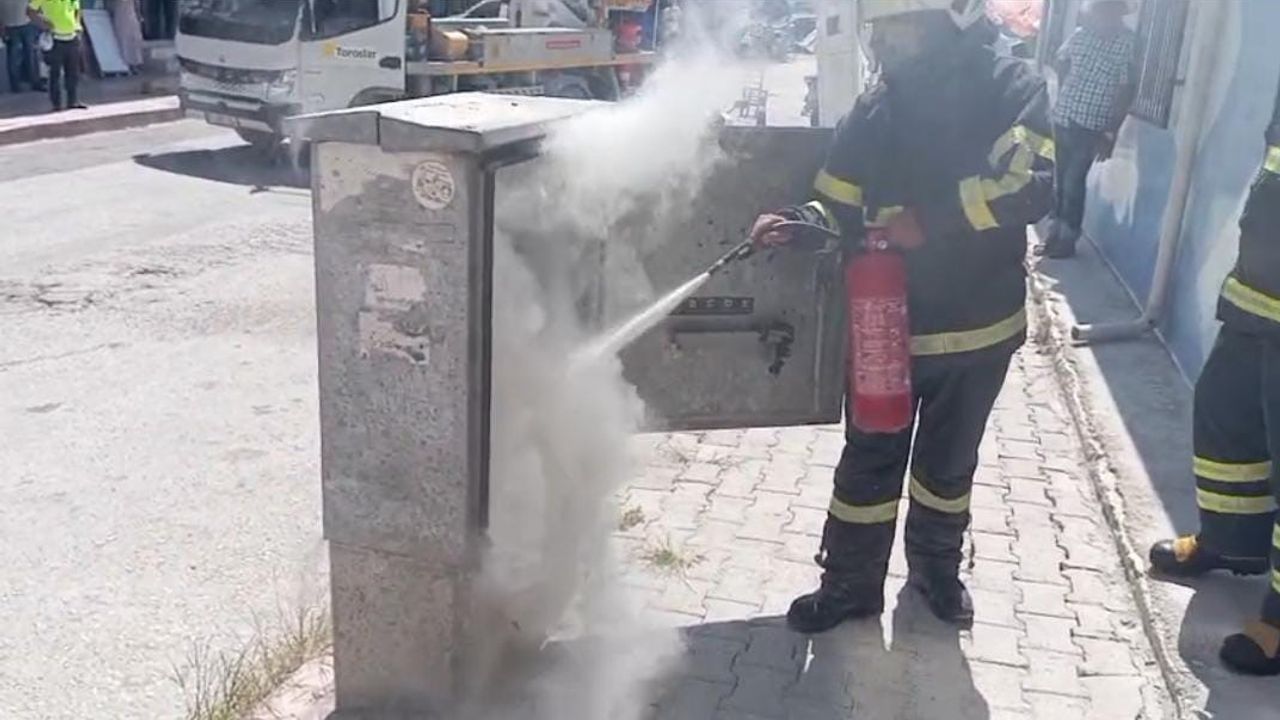 Hatay’da Trafoda Çıkan Yangın Korkuya Neden Oldu, Elektrik Kesildi