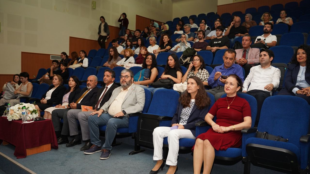 MEÜ’de “29 Ekim'i Yeniden Düşünmek” Konulu Konferans Düzenlendi