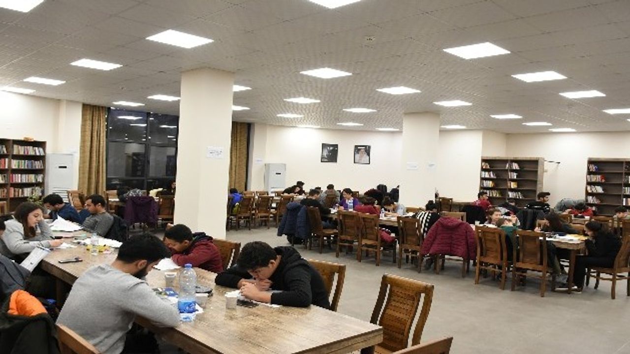 Tarsus’ta Cumhuriyet Bayramı’nda Okuma Salonları Açık