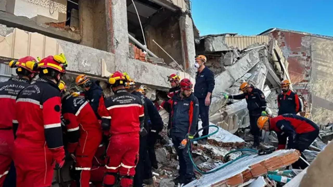 Gebze’deki Enkazda İki Çocuğun Cansız Bedenine Ulaşıldı