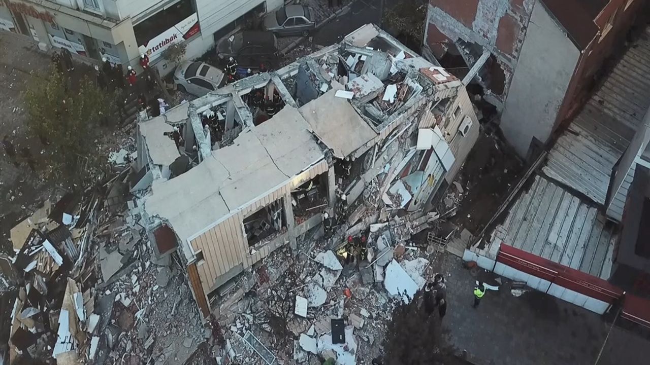 Gebze'de 6 Katlı Bina Çöktü