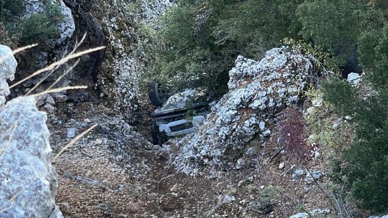 Mersin'de Feci Kaza: Kontrolden Çıkan Otomobil Uçuruma Yuvarlandı