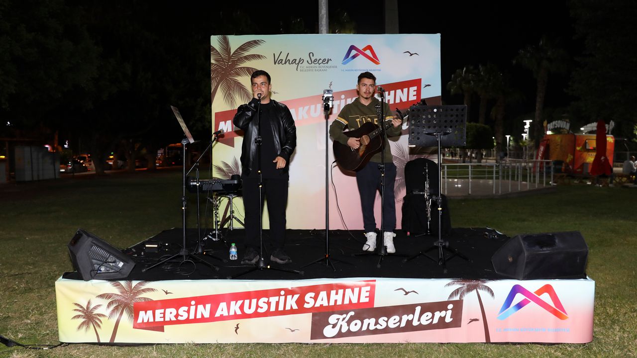 Büyükşehir’in Akustik Sahne Konserleri Yoğun İlgi Görüyor