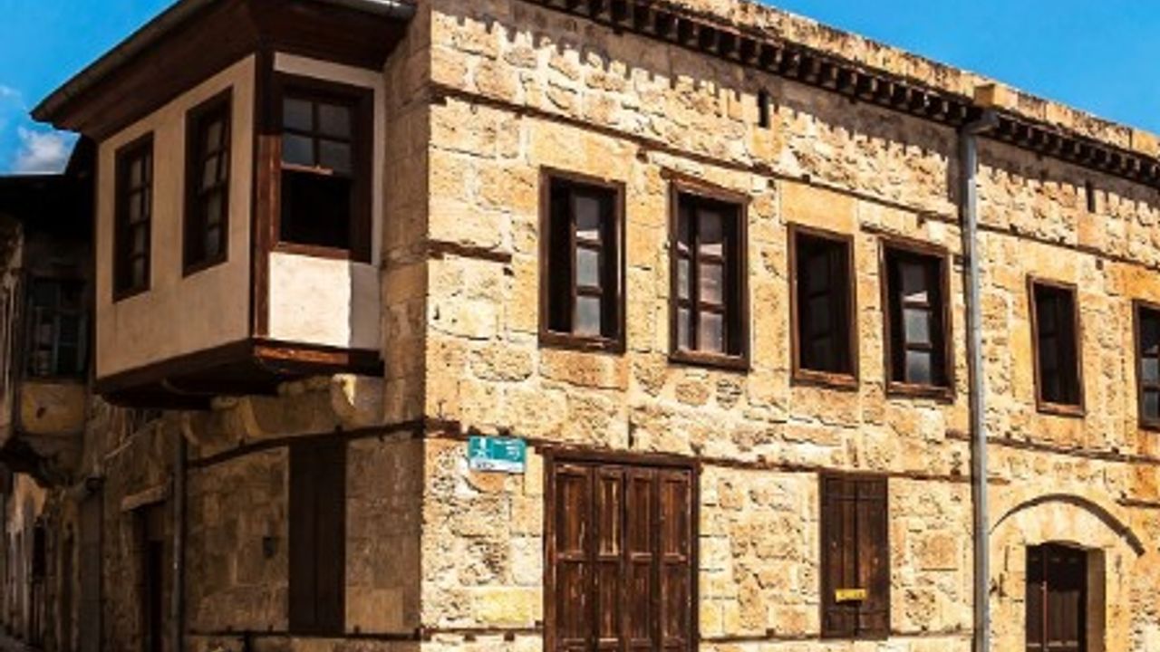 Tarsus’ta Tarihi Yapıların "Nakli" Gündemde