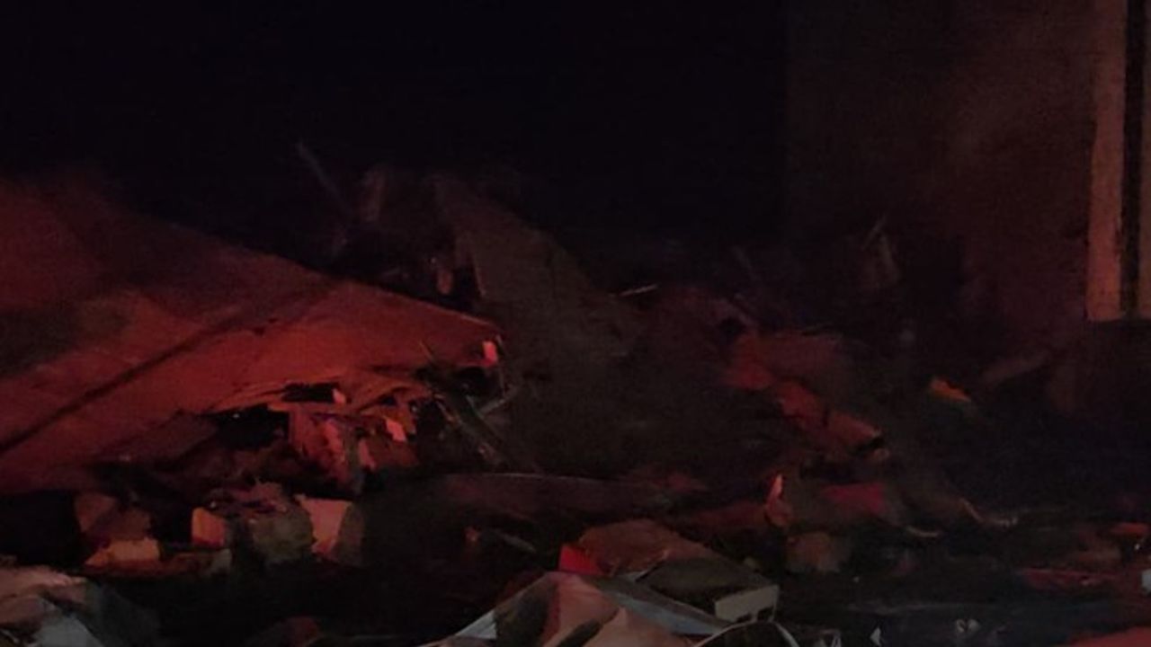 Balıkesir Sındırgı’da 6.1’lik depremde üç bina yıkıldığı öğrenildi