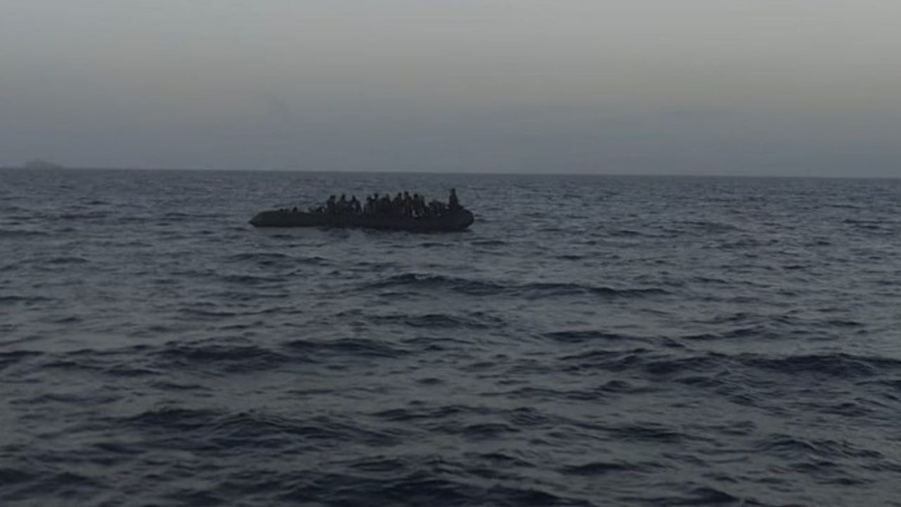 İzmir Açıklarında 51 Düzensiz Göçmen Yakalandı, 84 Göçmen Kurtarıldı