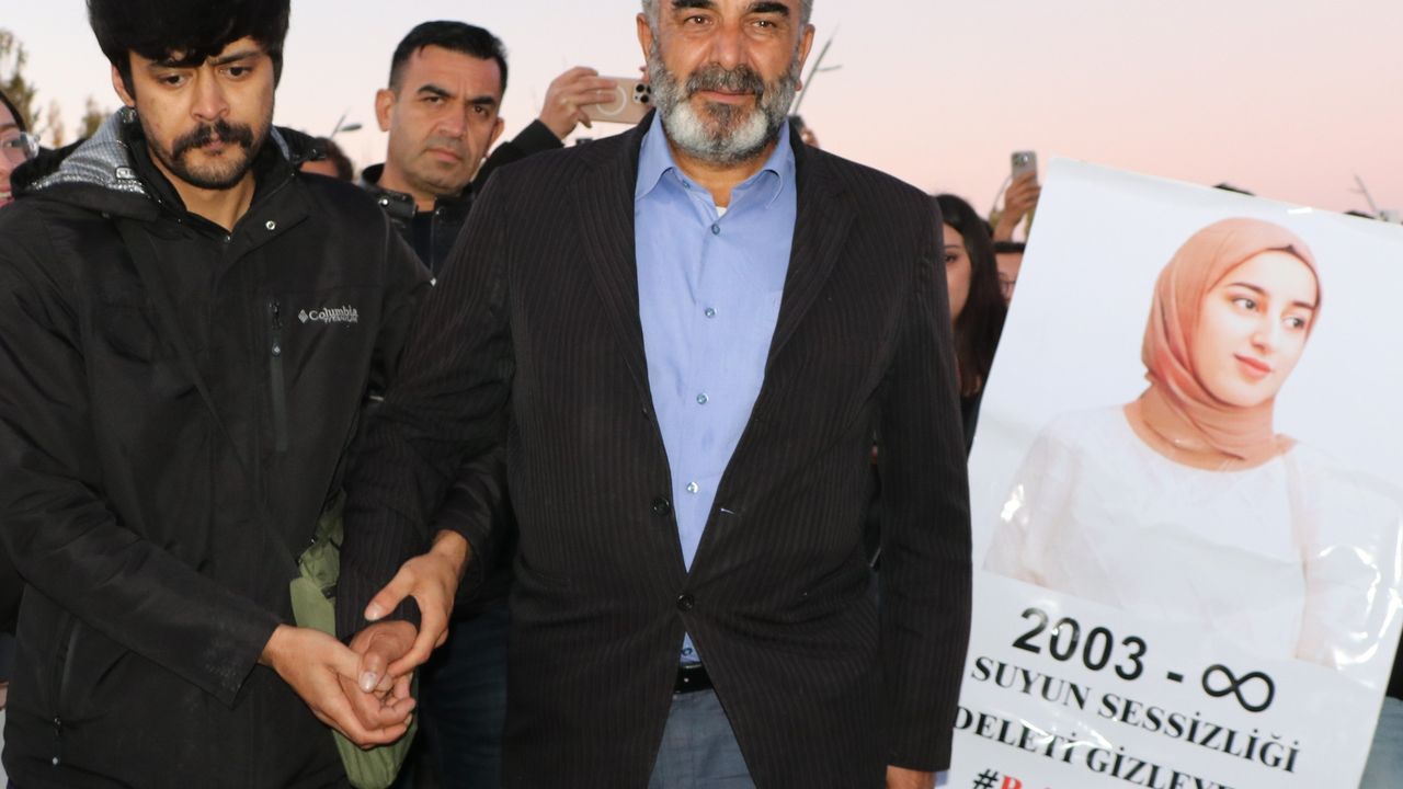 Öğrencilerin Rojin için başlattıkları eyleme acılı baba Kabaiş de destek verdi