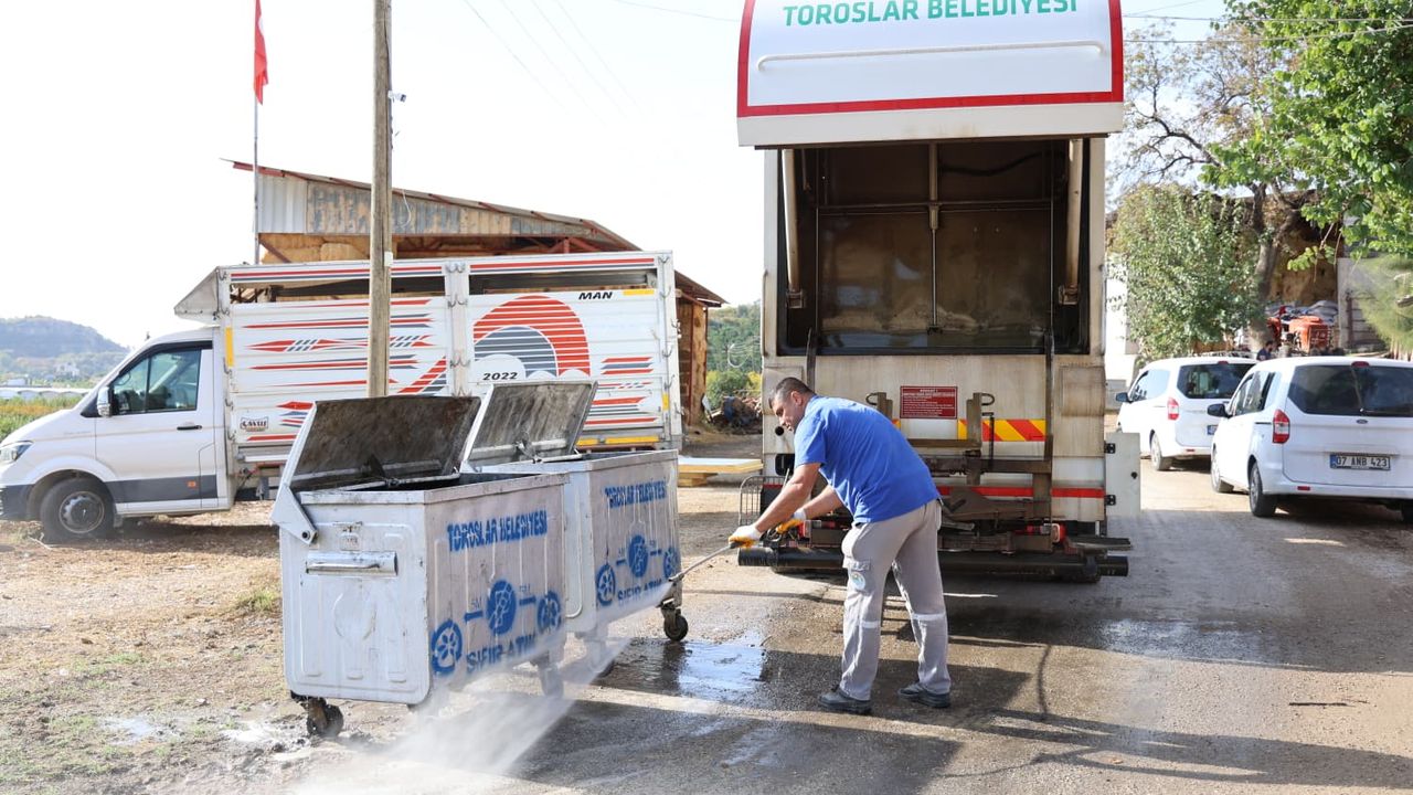 Toroslar'da Mahalleler Temizlenmeye Devam Ediyor