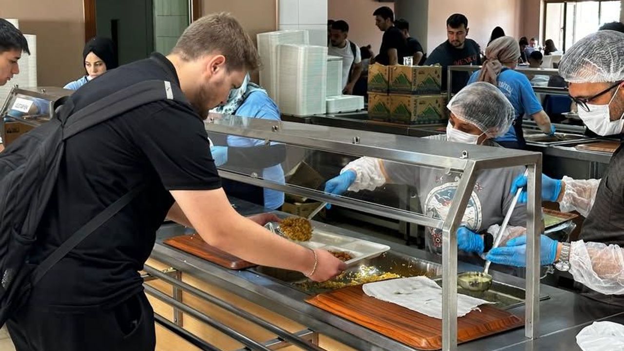 MEÜ Yemekhanesinden Öğrencilere Dev Hizmet